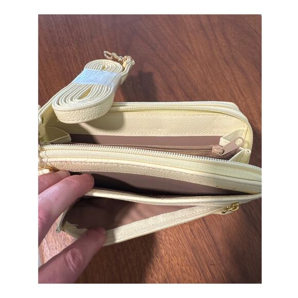 Buxton Ultimate Wallet w Detachable Shoulder Strap Soft Yellow - Picture 3 of 9